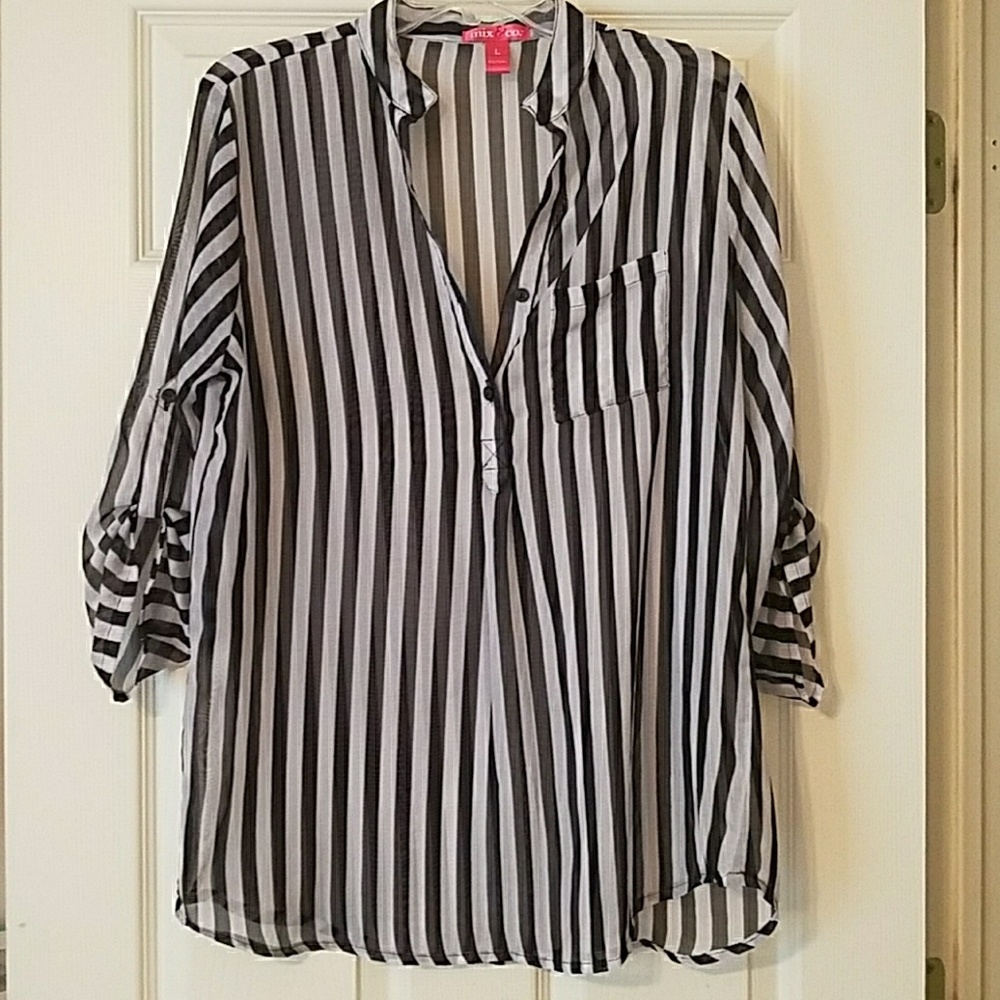 Black and White Flowy Blouse